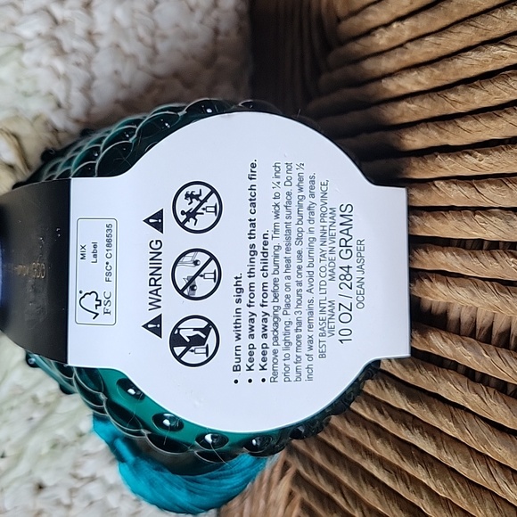 House of Harlow 1960 ocean jasper soy blend candle in a teal hobnail jar  10oz - Picture 8 of 11